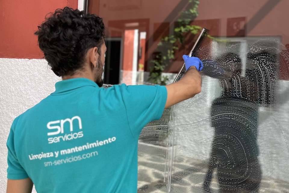 Realizamos limpieza de cristales en Las Palmas | SM Servicios