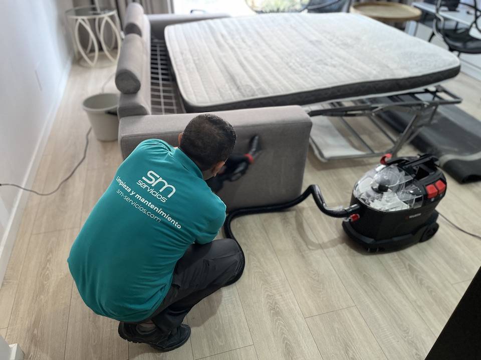 Limpieza y mantenimiento en Gran Canaria | SM Servicios Realizamos limpieza de cristales en Las Palmas | SM Servicios